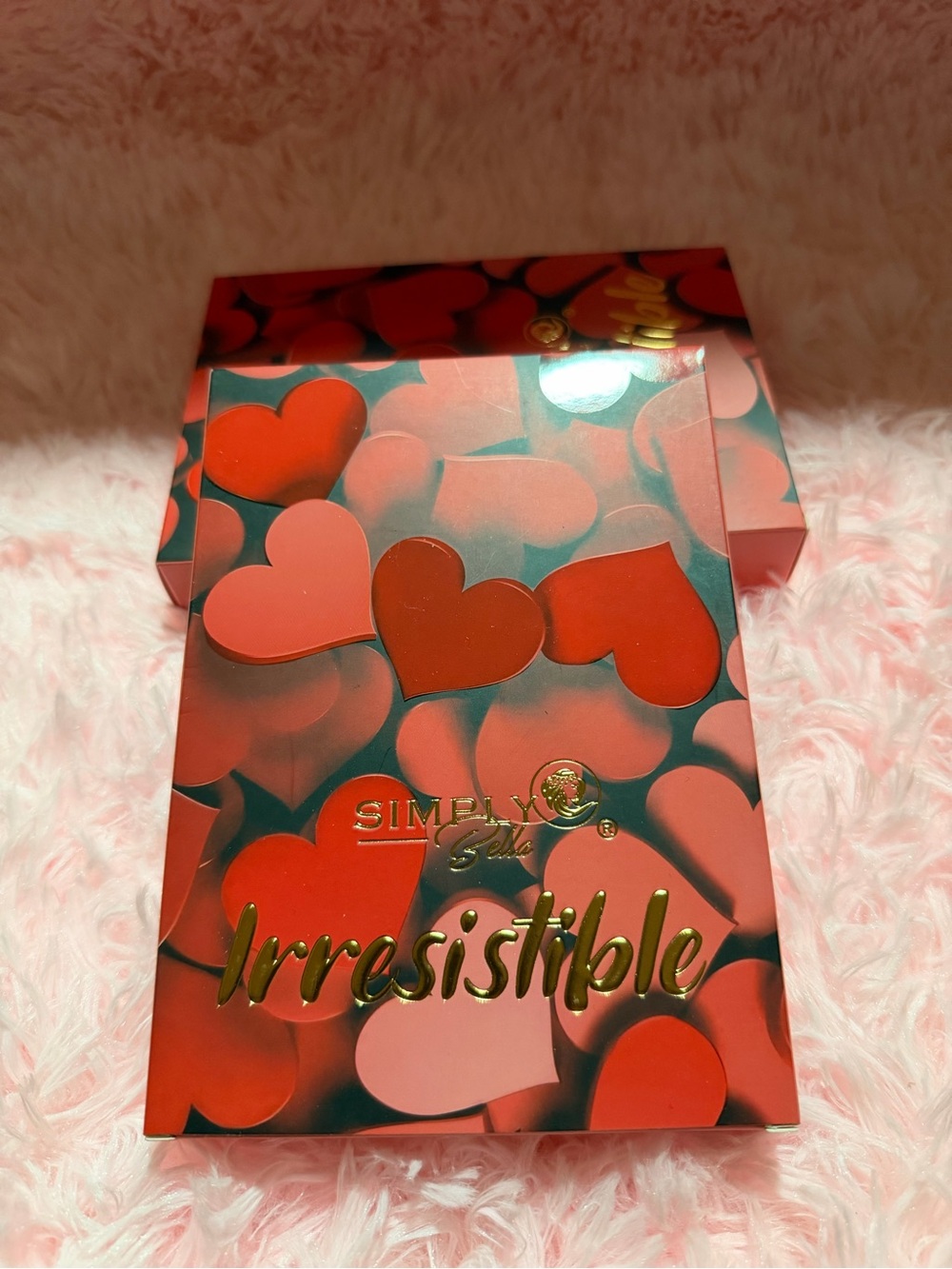 Irresistible Red Eyeshadow Palette –